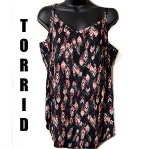 🌟SALE🌟🆕🦋TORRID Feather Print Top🦋